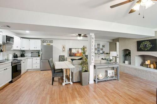 Adorable And Cozy 1 Bedroom Apartment