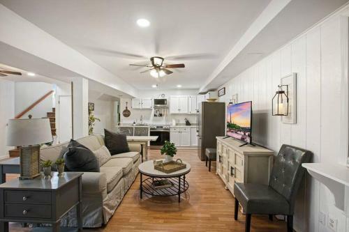 Adorable And Cozy 1 Bedroom Apartment