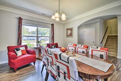 Spacious Norfolk Home With Yard About 1 Mi To Beach