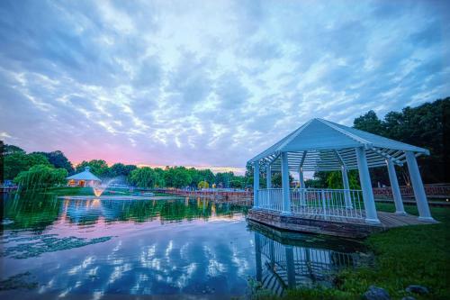 Bethpage Three-bedroom Cottage 15