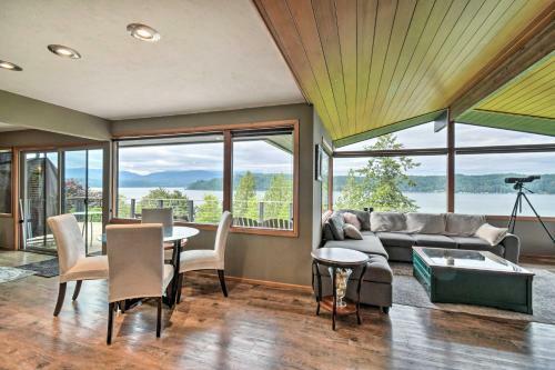 Bright And Airy Home With Sweeping View And Hot Tub