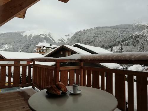 Chalet Rivendell, Morzine Sleeps 10 With Garage