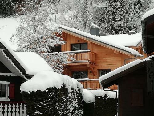 Chalet Rivendell, Morzine Sleeps 10 With Garage
