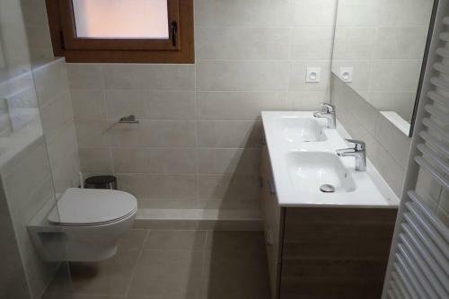 Chalet Rivendell, Morzine Sleeps 10 With Garage