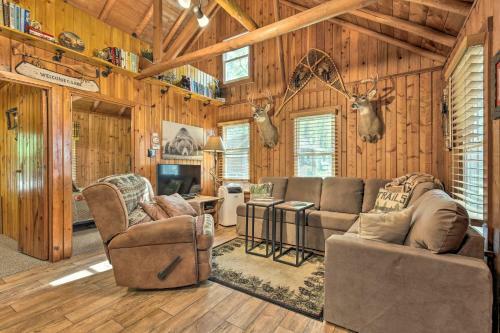 Charming Cabin With Grill And Dock - Walk To Lake
