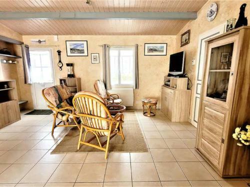 Charming Holiday Home In Notre-dame-de-monts With Pool