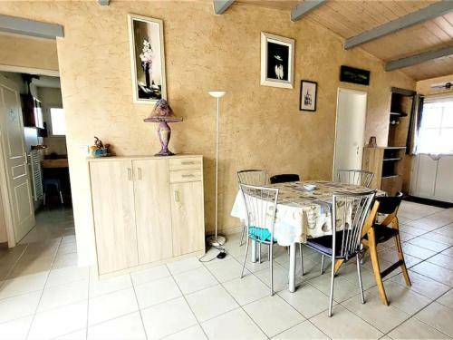 Charming Holiday Home In Notre-dame-de-monts With Pool
