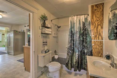 Walkable Ten Sleep House With Patio And Sunroom!