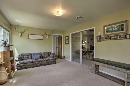 Walkable Ten Sleep House With Patio And Sunroom!