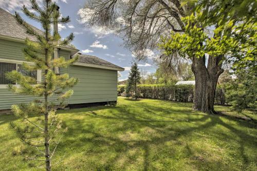 Walkable Ten Sleep House With Patio And Sunroom!