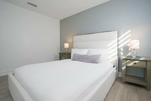 Blue Door Duplex Renovated Parking And Designed