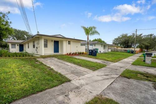 Blue Door Duplex Renovated Parking And Designed