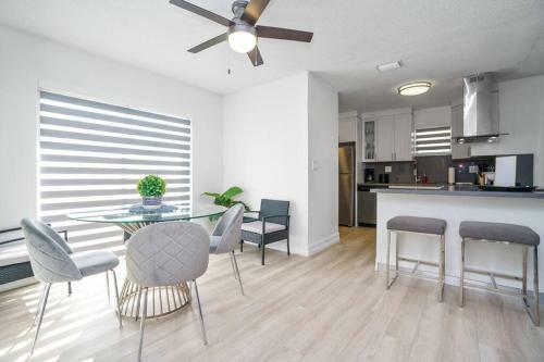 Blue Door Duplex Renovated Parking And Designed
