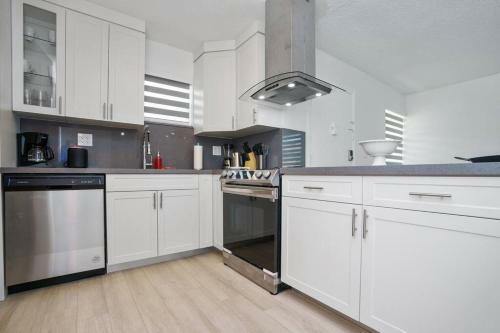 Blue Door Duplex Renovated Parking And Designed