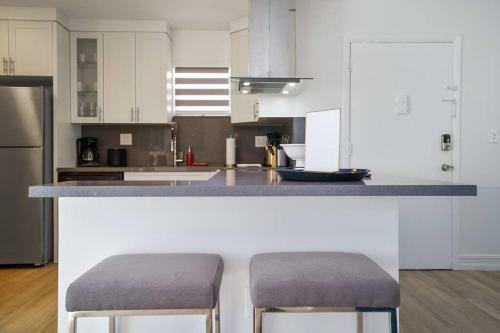 Blue Door Duplex Renovated Parking And Designed