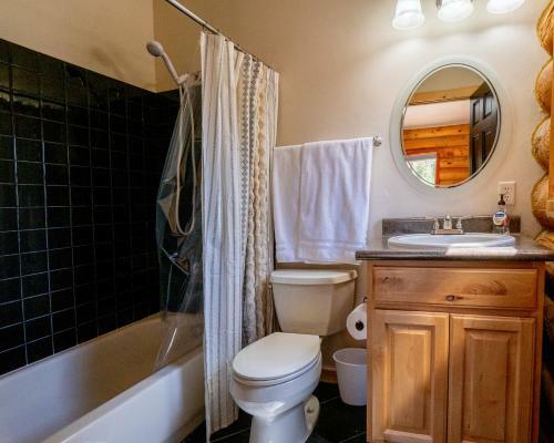 Spacious Cabin + Mountain Views + Gameroom = Sleeps 12 In Beds