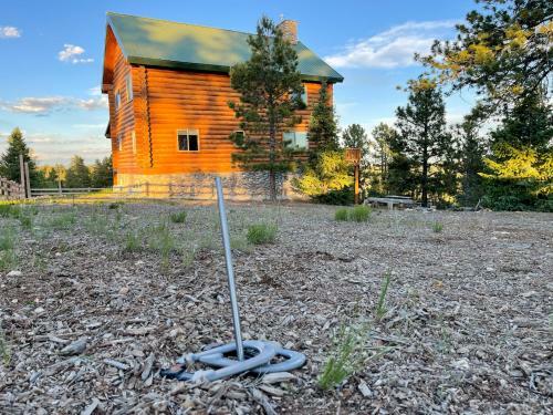 Spacious Cabin + Mountain Views + Gameroom = Sleeps 12 In Beds