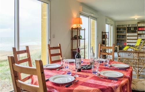 Awesome Home In Pirou-plage With 3 Bedrooms