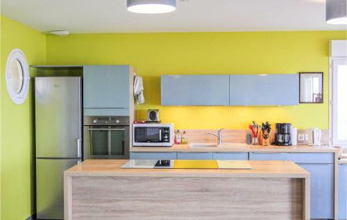 Awesome Home In Pirou-plage With 3 Bedrooms