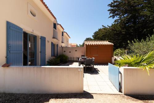 Maison Avec Piscine A Quelques Metres De La Mer !