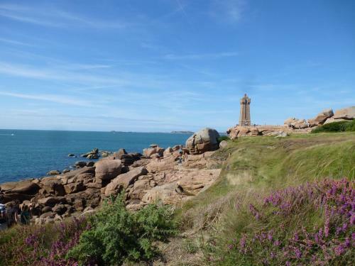Comfortable Bungalow, Pleumeur-bodou, Pink Granite Coast