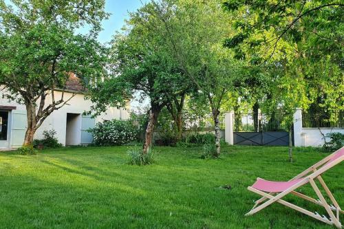 Lovely Cottage With Big Garden_razines