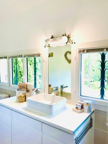 �l�gante Villa Dans Un �crin De Verdure