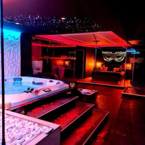 Apartamento Les Secrets Rooms, Love Room De Luxe Avec Jacuzzi