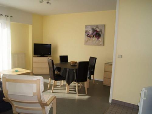 Tasteful Apartment In Rochefort With Balcony