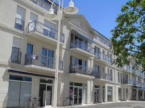 Snug Apartment In Rochefort With Balcony