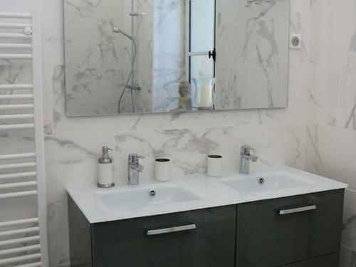 G�te Romeries, 3 Pi�ces, 5 Personnes - Fr-1-510-174