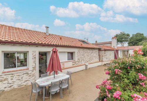 Maison Moderne Avec Terrasse Et Grand Jardin