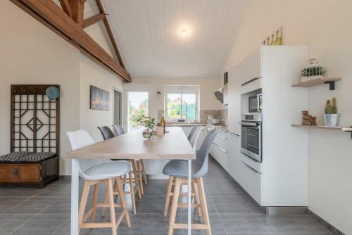 Maison Moderne Avec Terrasse Et Grand Jardin