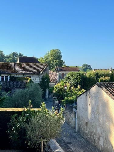 Hostal La Maison Du Clocher