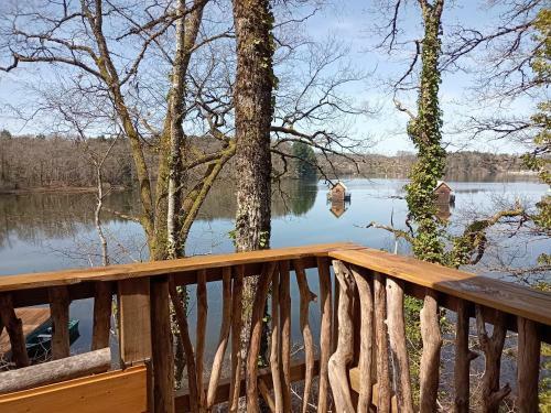 Agroturismo Cabanes Dans Les Arbres Du Lac