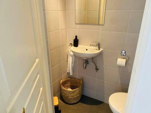 Behagliches Reihenendhaus Mit Sch�ner Terrasse
