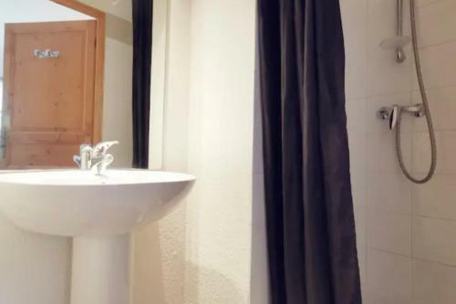 Apartamento Bright Apt For 4 People - Swimming Pool Parking