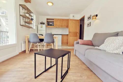 Apartamento Bright Apt For 4 People - Swimming Pool Parking