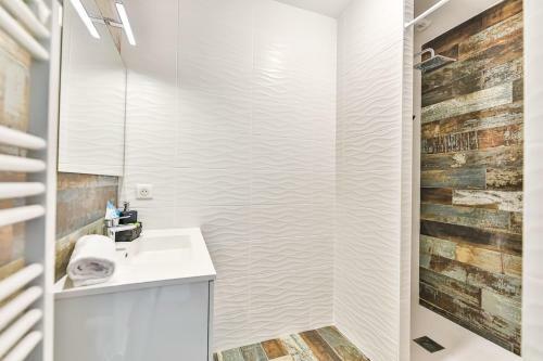 Jolie Maison Neuve Avec Jacuzzi