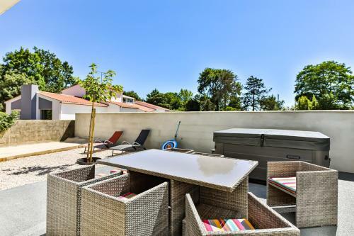 Jolie Maison Neuve Avec Jacuzzi