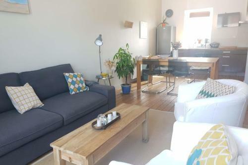 Spacious Apartment - 20m From Beach