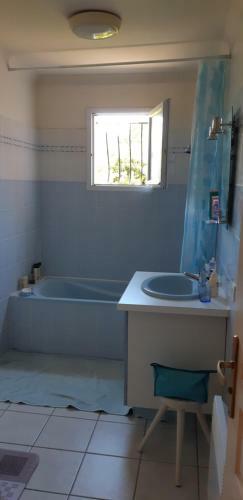 Maison Proven�ale Au Calme Dans Son Grand Jardin