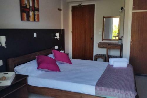 Hotel Nefeli Studios Nydri Main Road