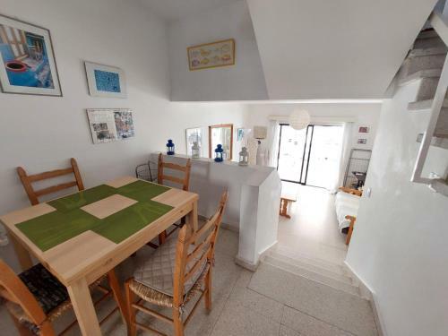 2 Bedroom Maisonette, 50m From The Sea