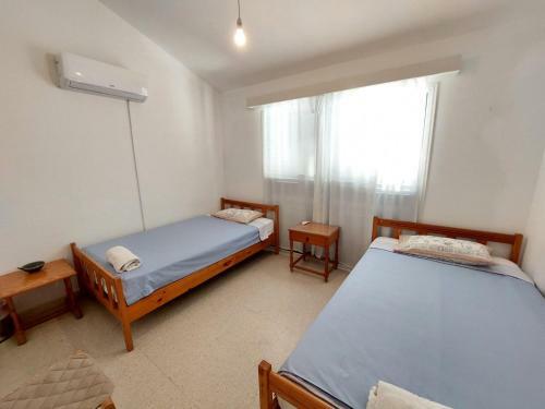 2 Bedroom Maisonette, 50m From The Sea