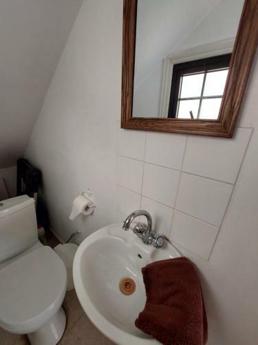 2 Bedroom Maisonette, 50m From The Sea