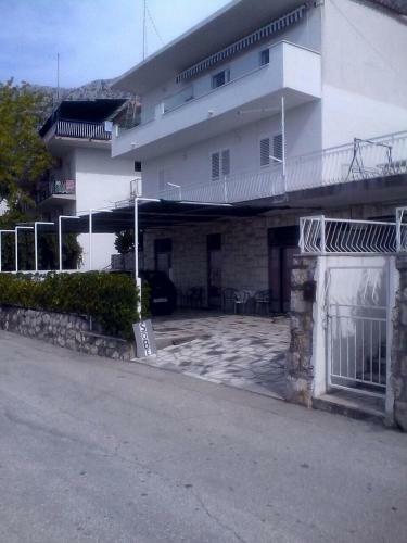 Hostal Sobe La?tro