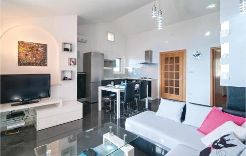 Two-bedroom Apartment Selca With Sea View 04