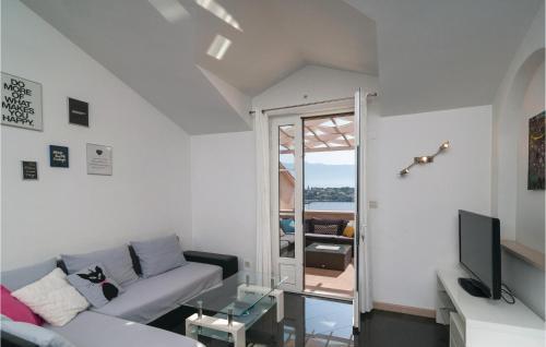 Two-bedroom Apartment Selca With Sea View 04