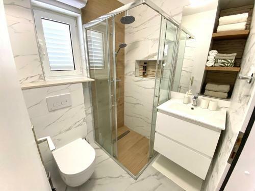 Alba Bianca - Holiday Home With Free Parking